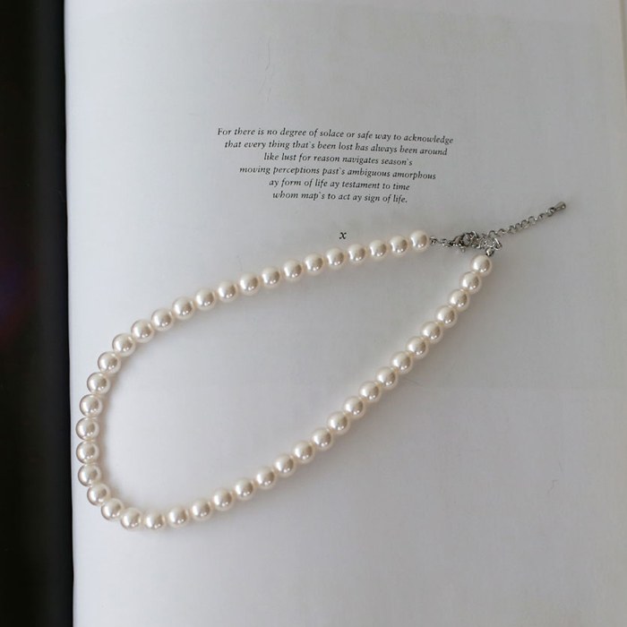 Clash Pearl Necklace