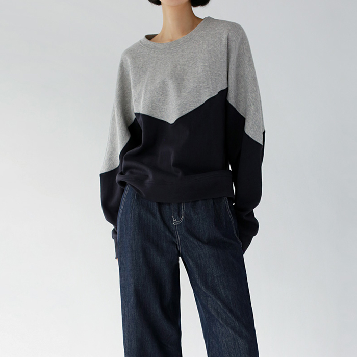 V-zone color scheme sweatshirt