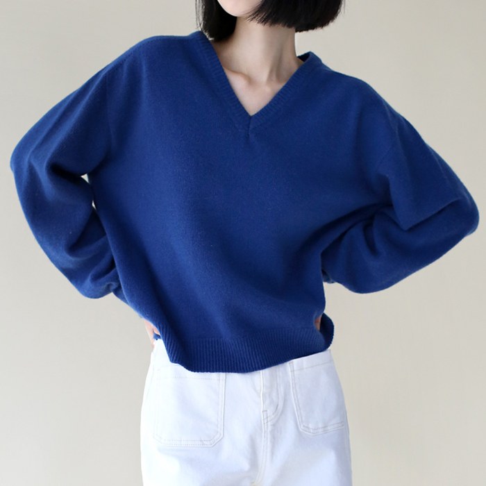 Relaxed V-neck Knit Top