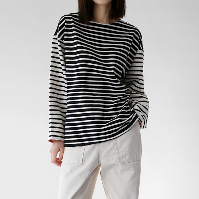 Sleeve color matching striped tee