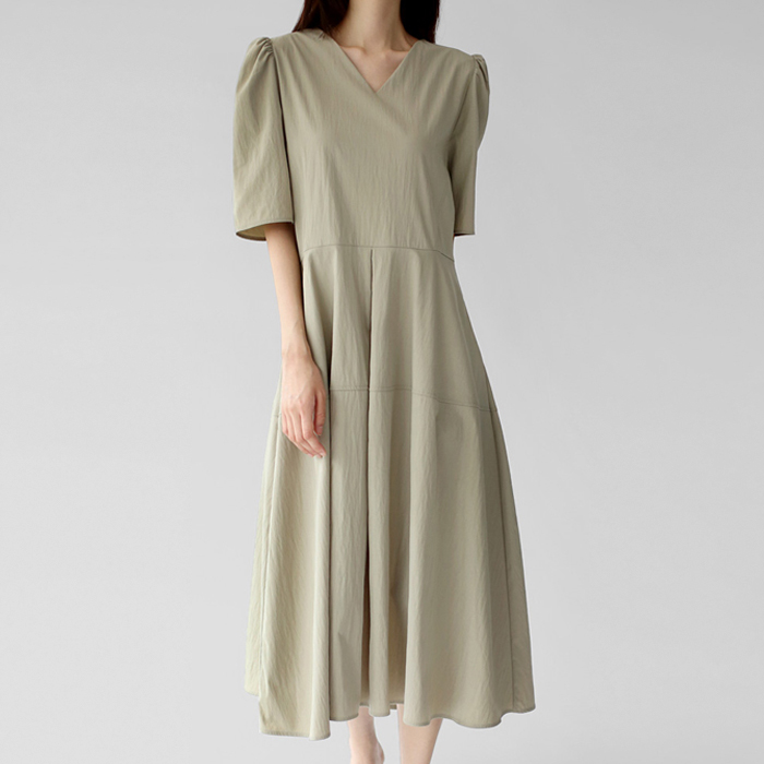 V-neck puff one-piece