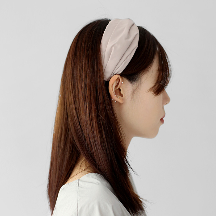 Wide hairband
