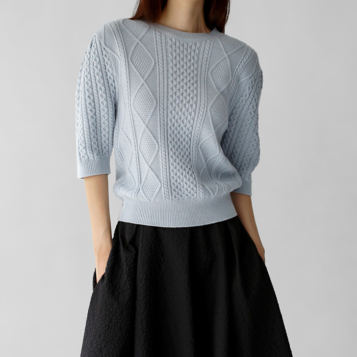 Clean half-sleeve knit top