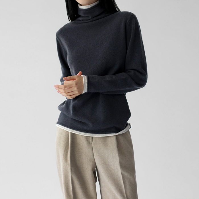 Color block turtleneck knit top
