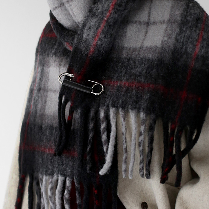 【fw身像5%】革ニットピン