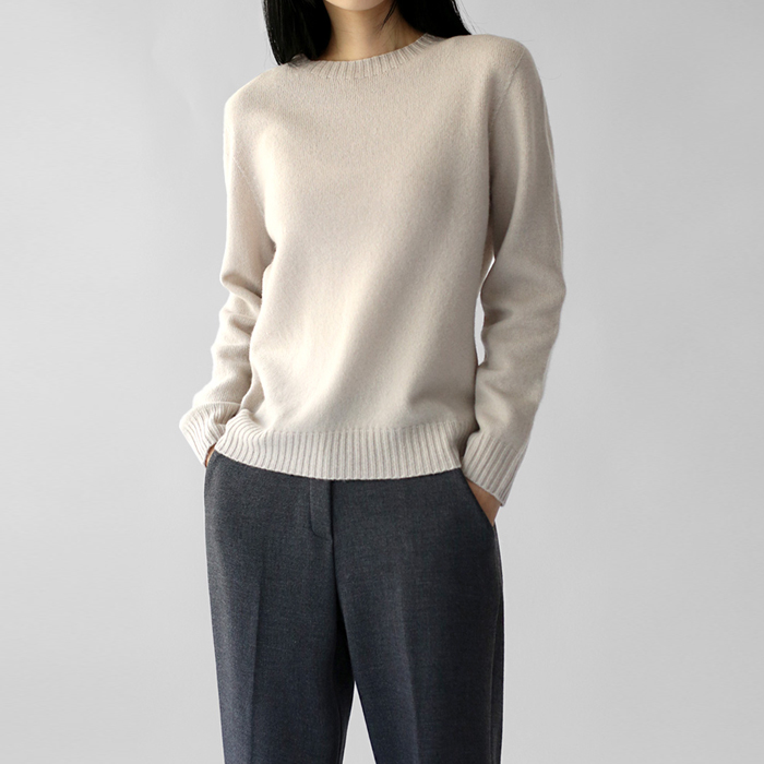 Round neck holgarment knit top