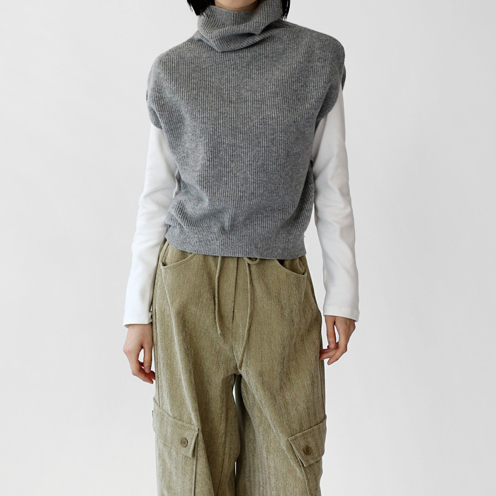 Port turtleneck vest