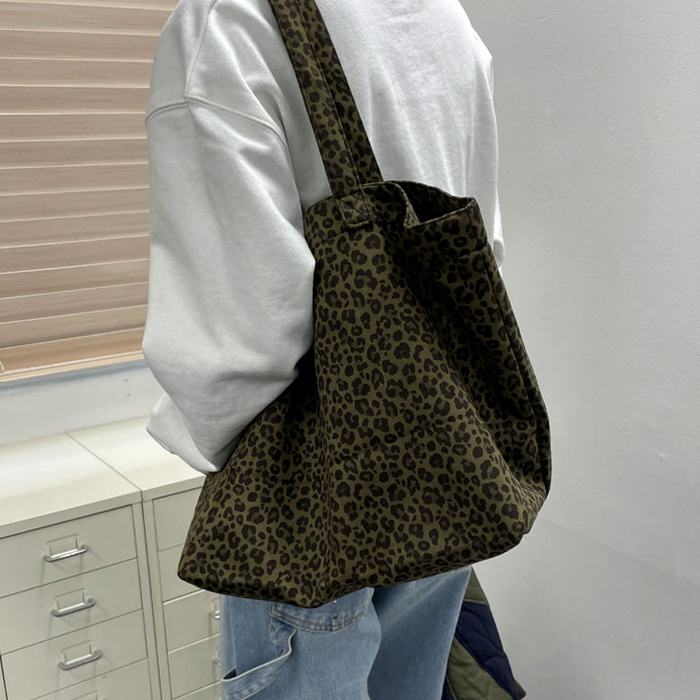 Leopard square bag