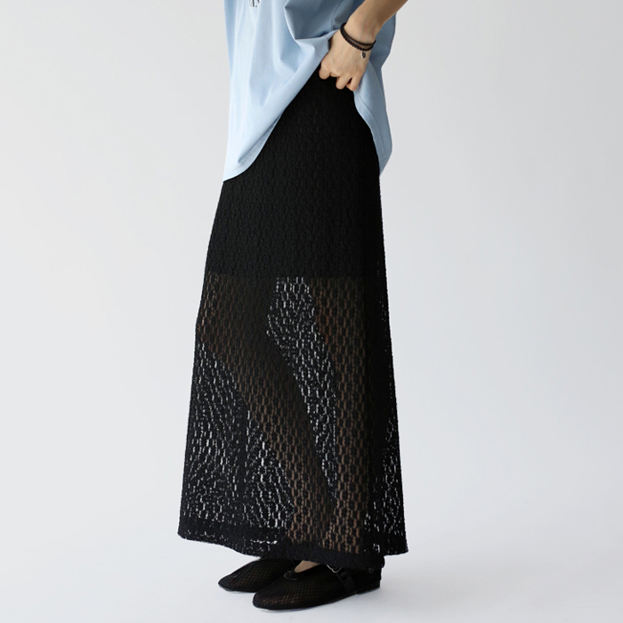 Lace slit skirt