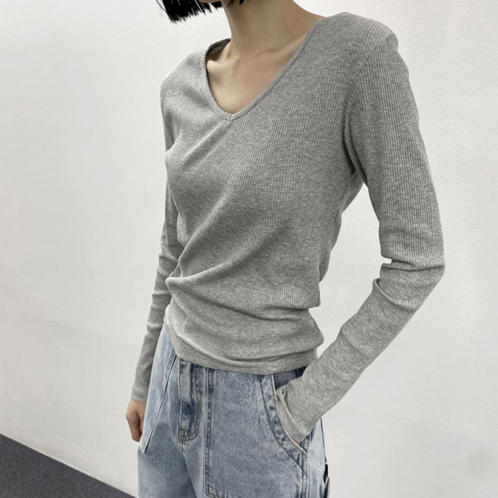 Slim V-neck ribbed tee