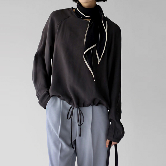 [身上7%-13日am11時まで]ラウンドネックストラップブラウス