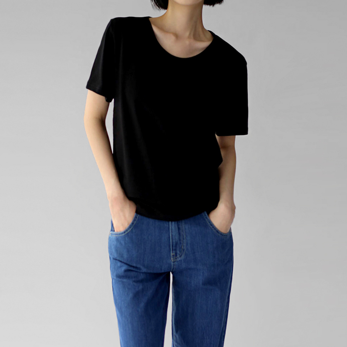Light short-sleeve tee
