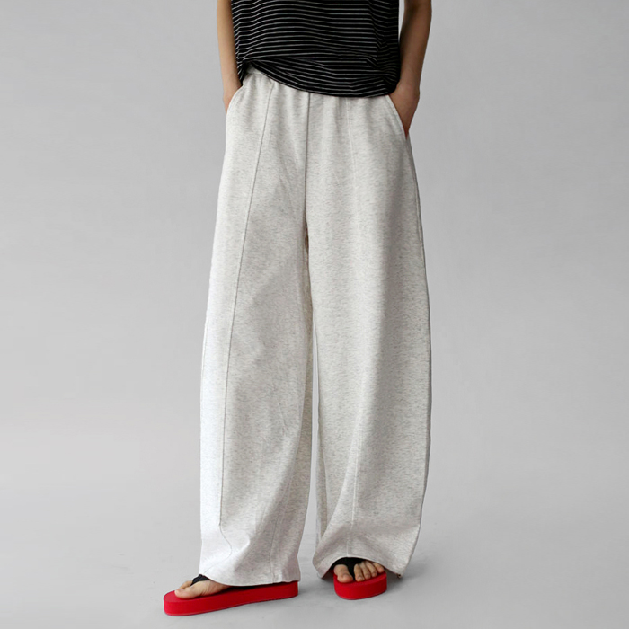 Cut-out balloon training pants