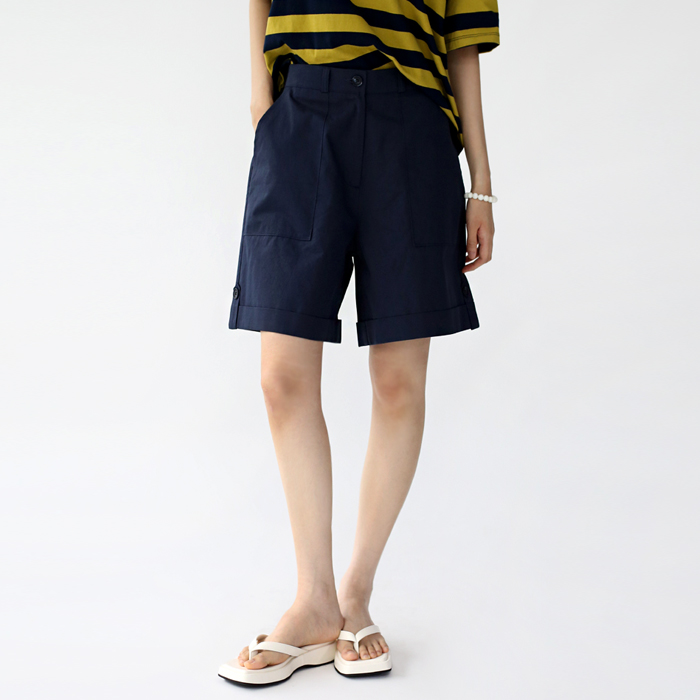 Rolled-up tab half pants
